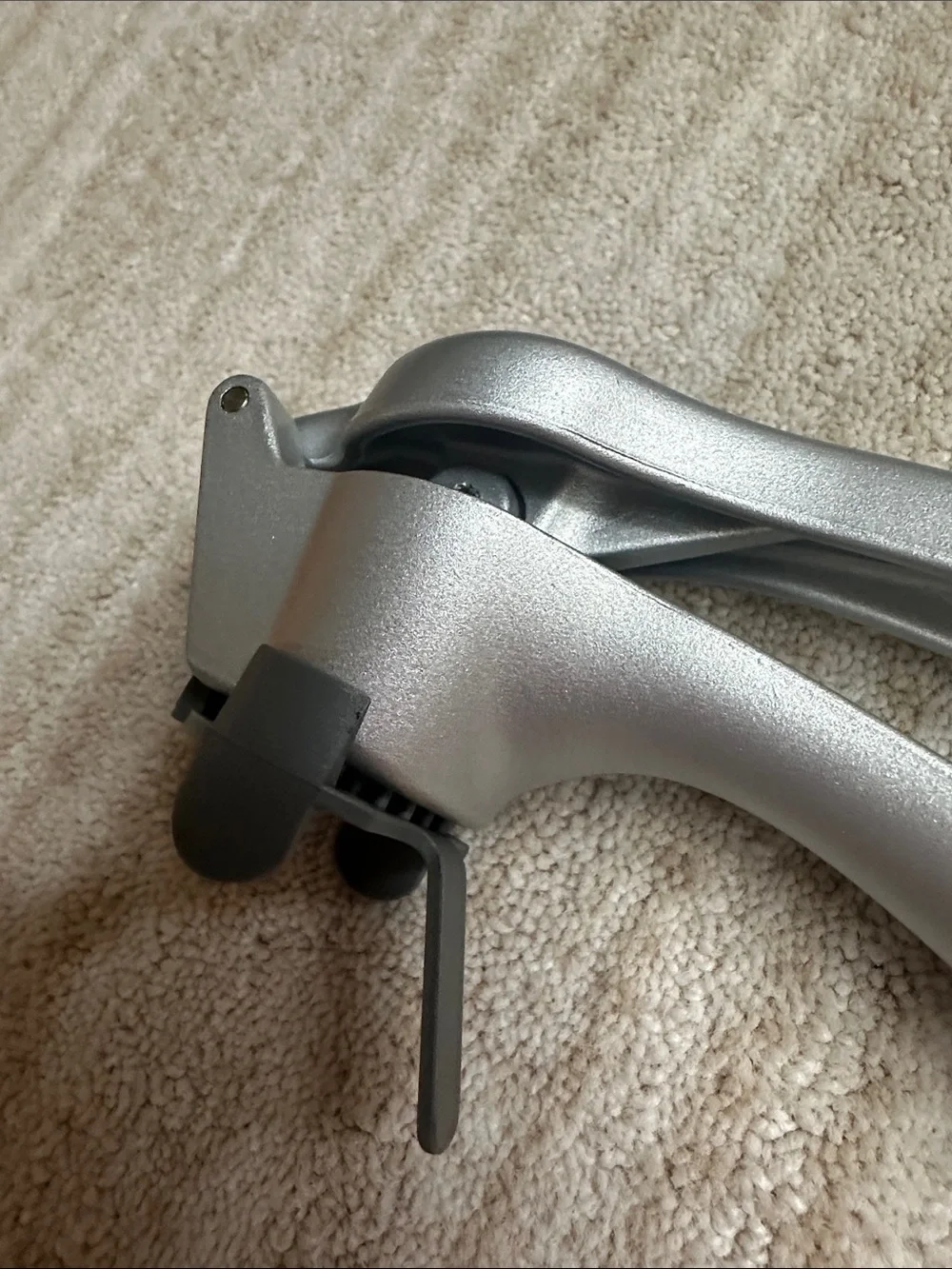 The Pampered Chef Metal Garlic Press #2575 with Cleaning Tool